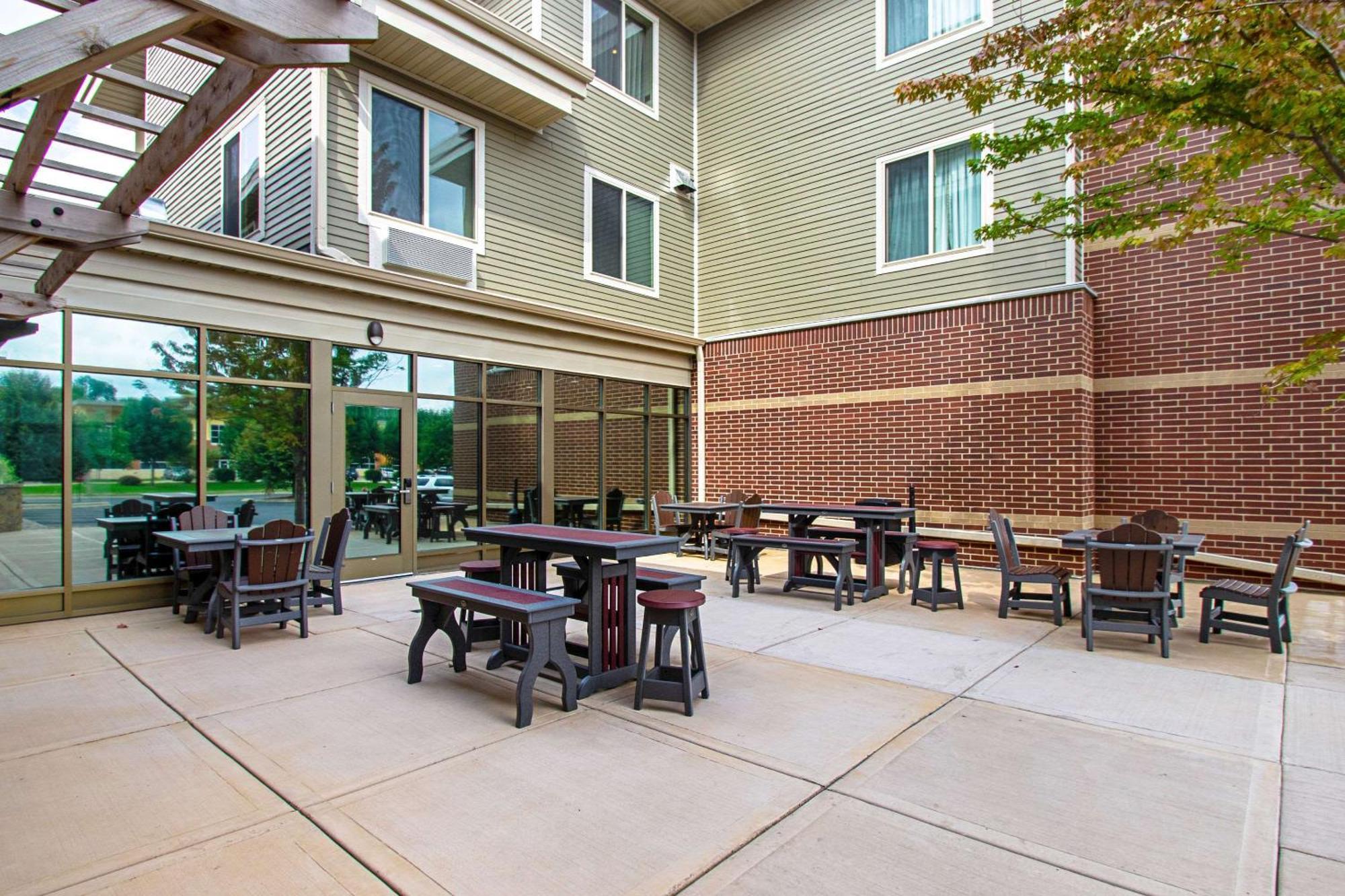 Mainstay Suites Madison - Monona Экстерьер фото