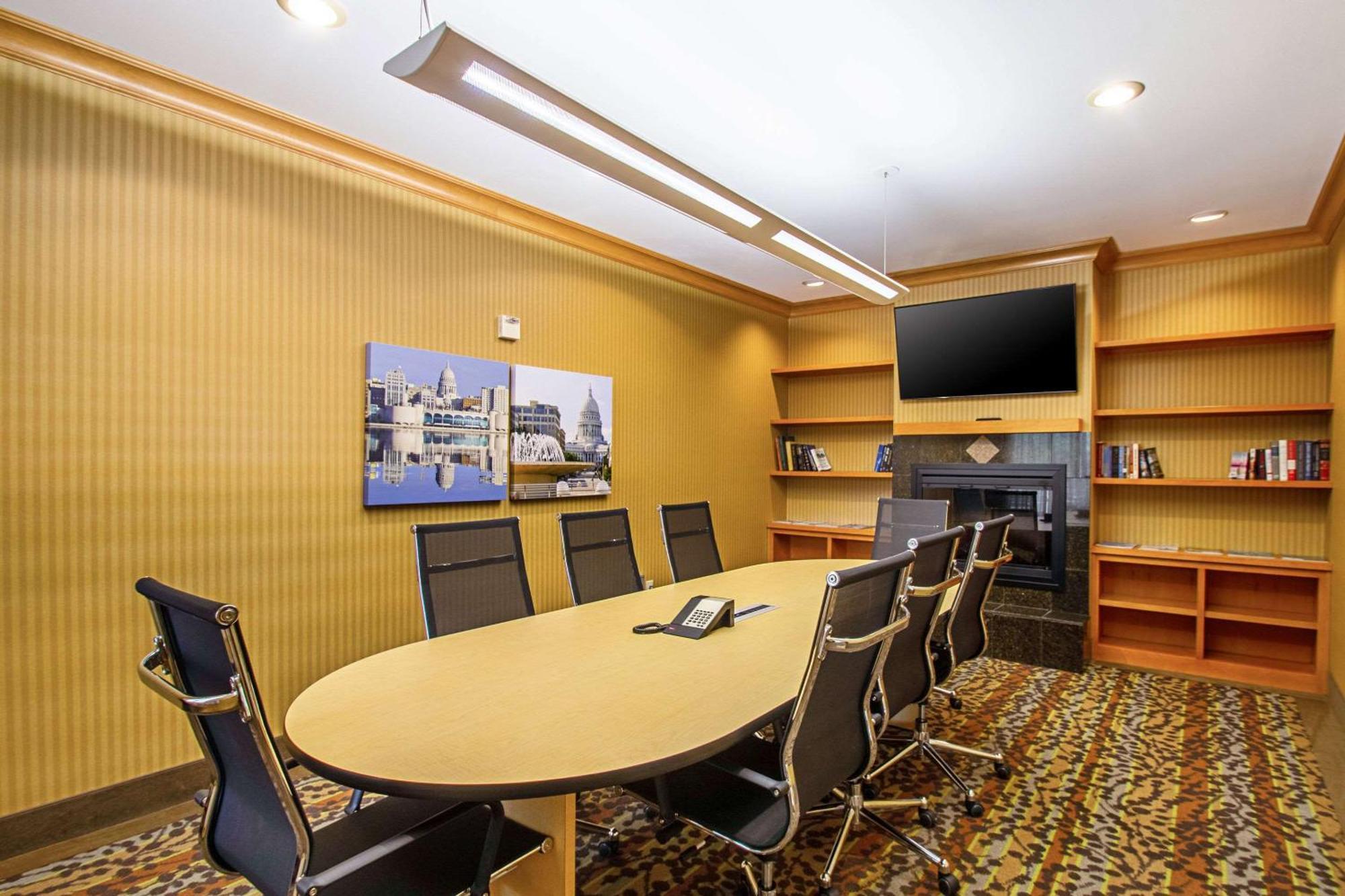 Mainstay Suites Madison - Monona Экстерьер фото