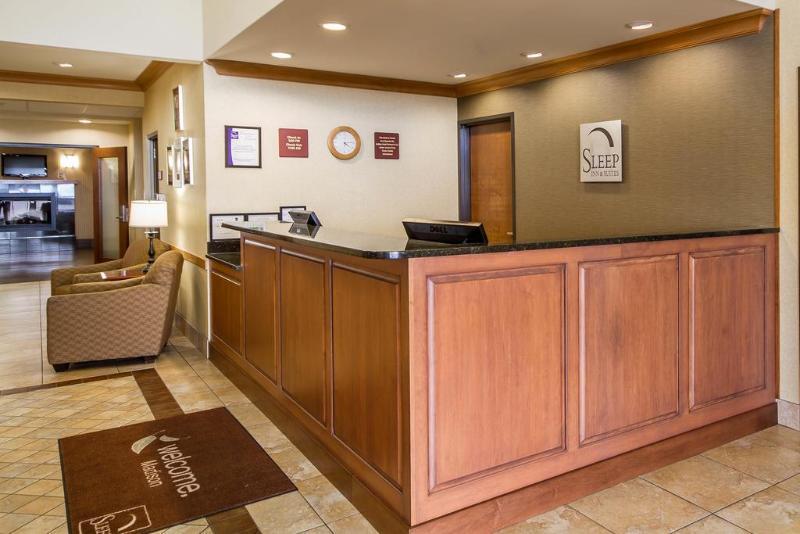 Mainstay Suites Madison - Monona Экстерьер фото