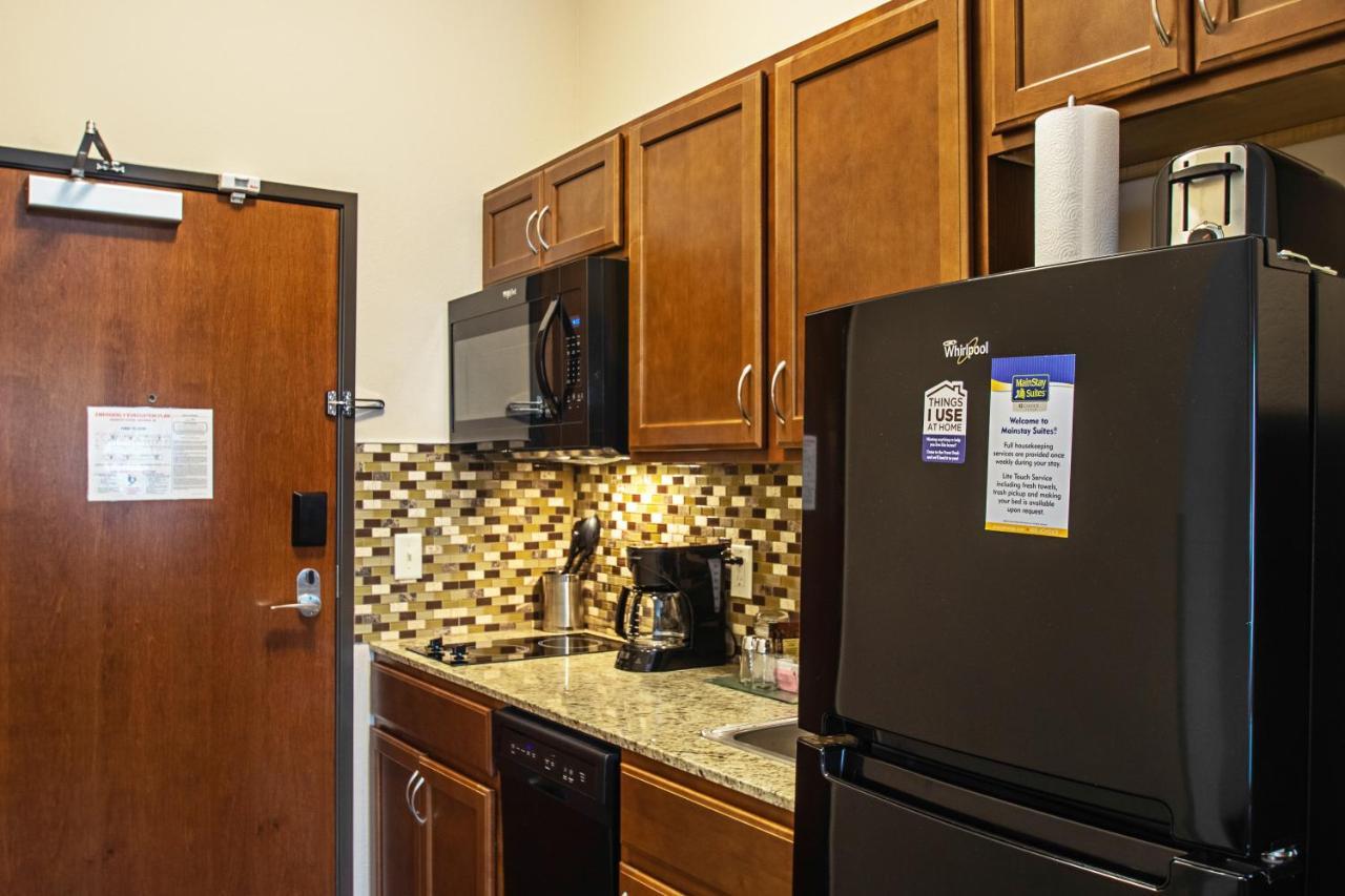 Mainstay Suites Madison - Monona Экстерьер фото